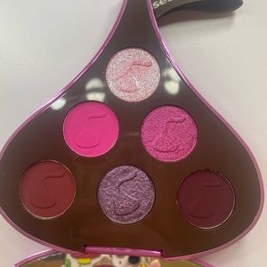Hershey x Glamlite Lava Cake Eyeshadow Palette